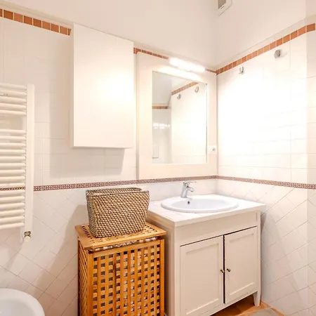 Charme E Stile A Via Foscolo Roma